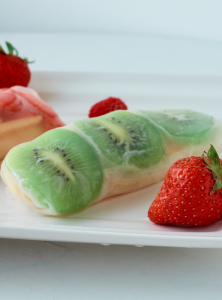 clear rolls with kiwi slices showing thorugh