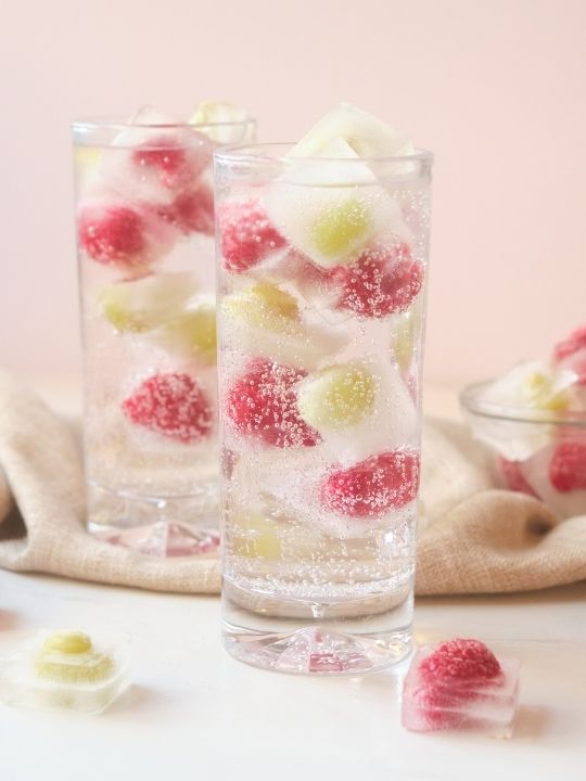 Easy tips to make your own floral ice cubes
