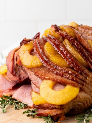 sliced ham with pineapple rounds between the slices